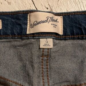 Like New Universal Thread sz 14 High Waist Button Up Straight Leg Jean (short)
